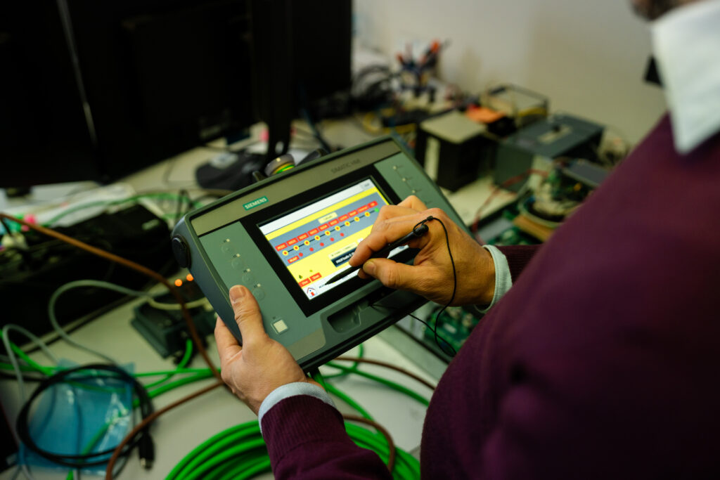 PROGRAMMATORE PLC E SCADA